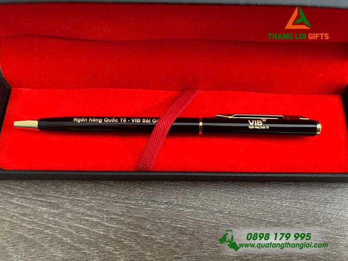 Bút Ký Kim Loại Đẩy Nắp Màu Đen Khắc Logo VIB Làm Qùa Tặng