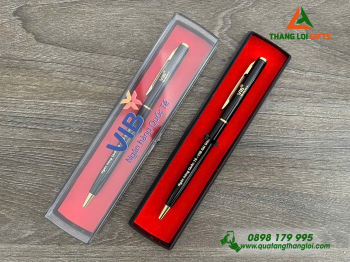 Bút Ký Kim Loại Đẩy Nắp Màu Đen Khắc Logo VIB Làm Qùa Tặng
