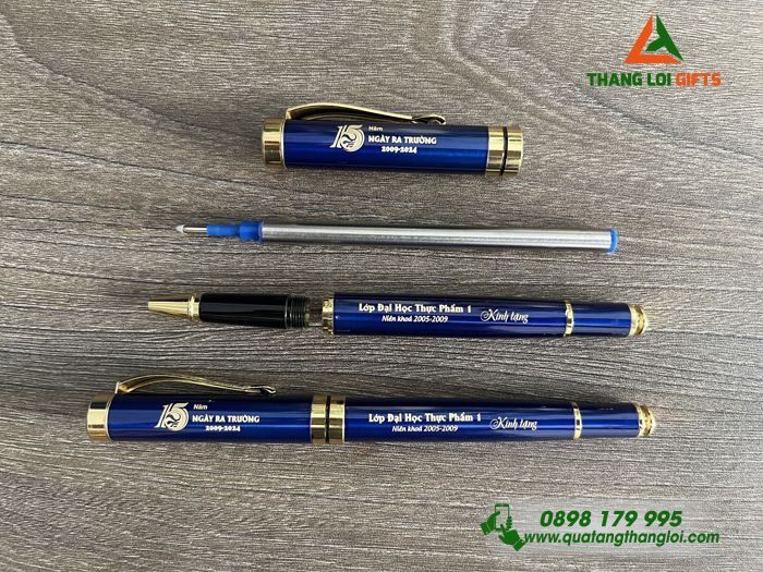 BÚT KÝ KIM LOẠI KHẮC LOGO NGÀY RA TRƯỜNG - LỚP ĐẠI HỌC THỰC PHẨM