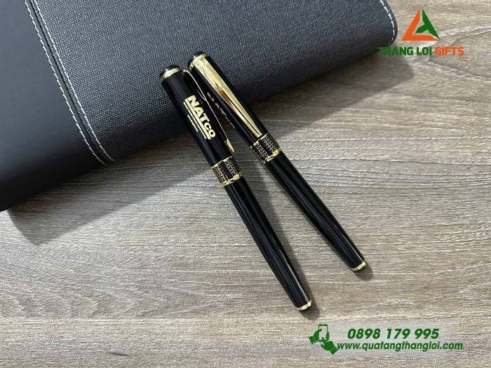 Bút Ký Kim Loại Màu Đen Khoen Tổ Ong Vàng Cao Cấp Khắc Logo NATCO