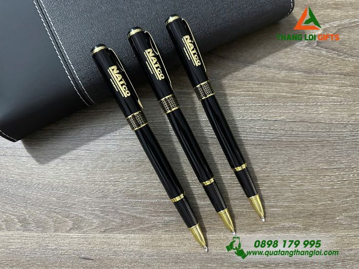 Bút Ký Kim Loại Màu Đen Khoen Tổ Ong Vàng Cao Cấp Khắc Logo NATCO