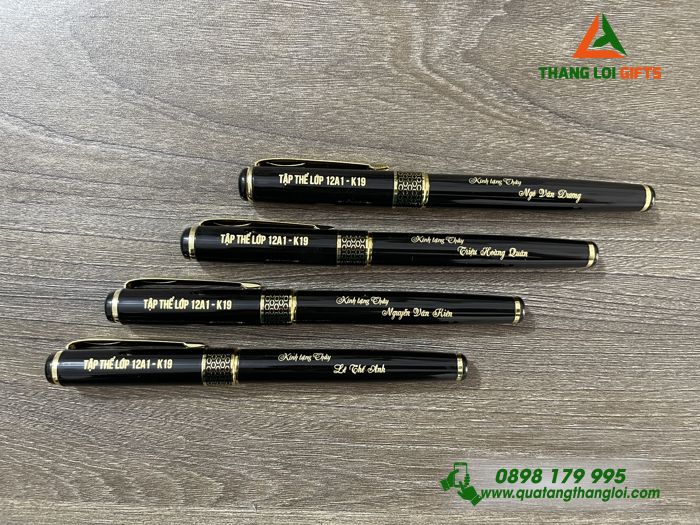 BÚT KÝ KIM LOẠI TỔ ONG KHẮC TÊN TẬP THỂ LỚP 12A1 K19