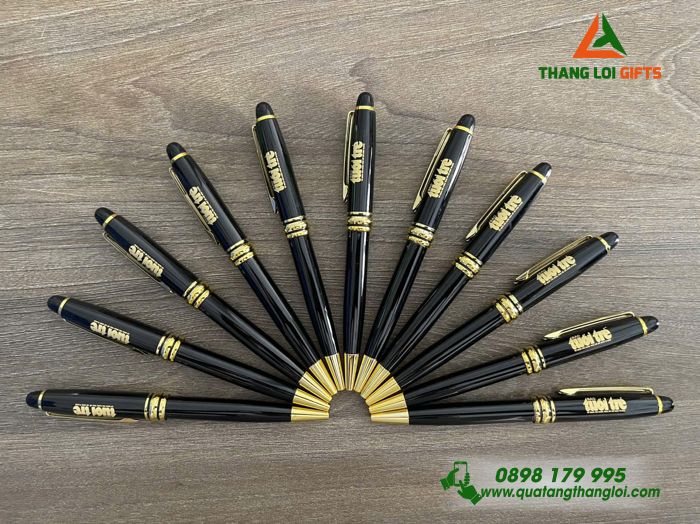 Bút Ký Kim Loại Màu Đen Khoen Vàng Khắc Logo BÁO TUỔI TRẺ