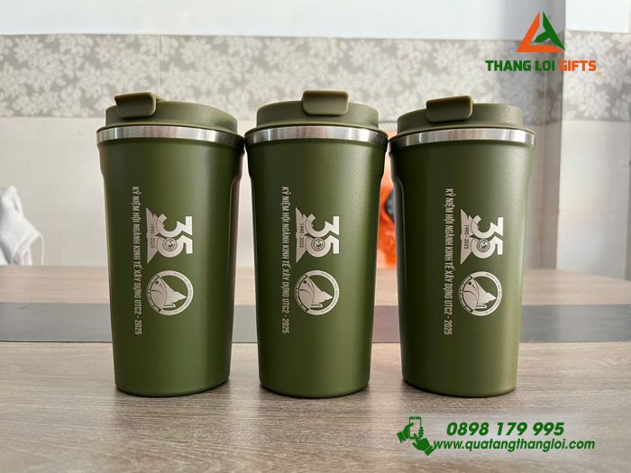 Ly Giữ Nhiệt 510ml Màu Xanh Rêu Khắc Nội Dung Kỉ Niệm 35 Hội Nghị Ngành