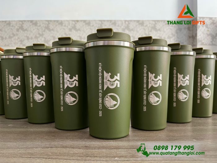 Ly Giữ Nhiệt 510ml Màu Xanh Rêu Khắc Nội Dung Kỉ Niệm 35 Hội Nghị Ngành