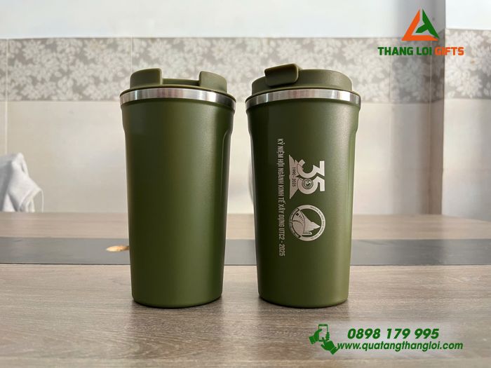 Ly Giữ Nhiệt 510ml Màu Xanh Rêu Khắc Nội Dung Kỉ Niệm 35 Hội Nghị Ngành