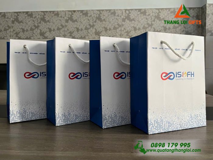 TÚI GIẤY IN ÂN LOGO ISOFA - MÓN QUÀ NHẬN DIỆN THƯƠNG HIỆU