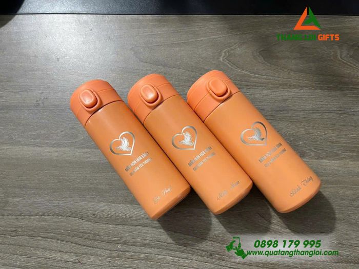 Bình Bấm Giữ Nhiệt Khắc MẦM HÒA BÌNH GIEO MẦM YÊU THƯƠNG