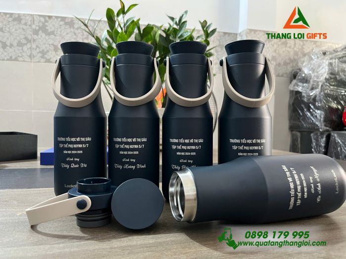 Bình Giữ Nhiệt LocknLock Có Quai Xách Màu Xanh Navy Khắc Tập Thể Phụ Huynh 5/7 Làm Qùa Tặng Tri Ân
