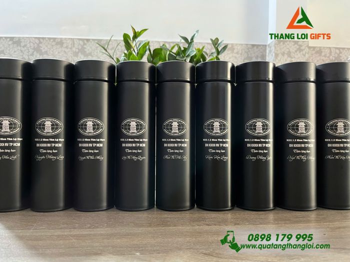 Bình Giữ Nhiệt Màu Đen Khắc Logo Trường Đại Học USSH