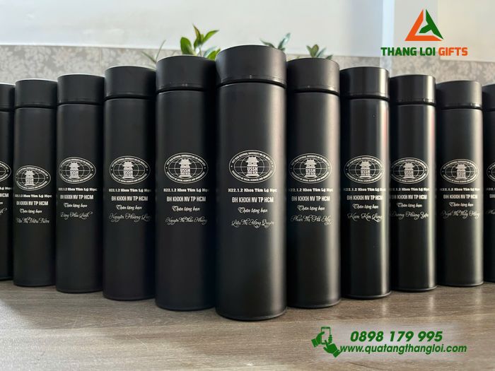 Bình Giữ Nhiệt Màu Đen Khắc Logo Trường Đại Học USSH