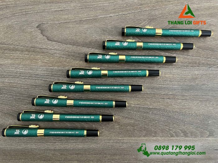 Bút Ký Đầu Rồng Màu Xanh Khắc Logo Kỉ Niệm 35 Năm Hộ Ngành Kinh Tế Xây Dựng