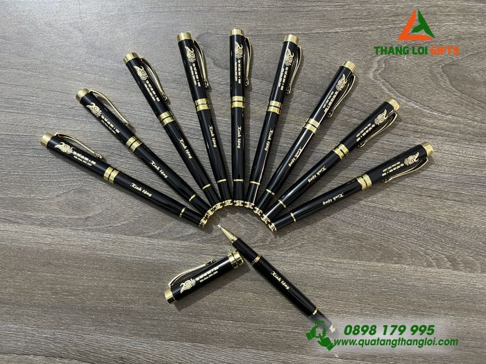 BÚT KÝ KIM LOẠI KHẮC NỘI DUNG QUÀ TẶNG TẬP THỂ LỚP 12A1-12A2