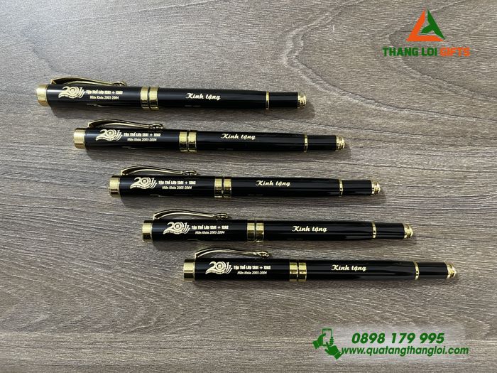 BÚT KÝ KIM LOẠI KHẮC NỘI DUNG QUÀ TẶNG TẬP THỂ LỚP 12A1-12A2