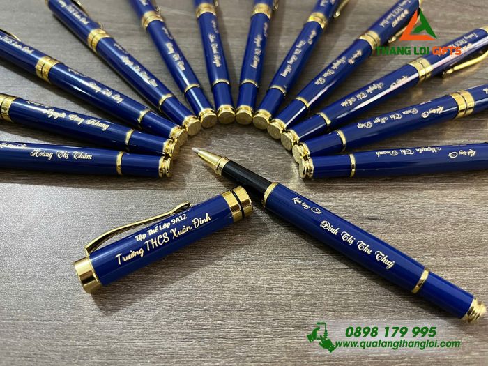 Bút Ký Nắp Đẩy Màu Xanh Khắc Tên Làm Qùa Tặng Trường Học