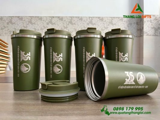 Ly Giữ Nhiệt 510ml Màu Xanh Rêu Khắc Nội Dung Kỉ Niệm 35 Năm 