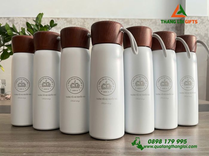 Bình Giữ Nhiệt Nắp Vân Gỗ Khắc Trường Tiểu Học Nguyễn Trãi