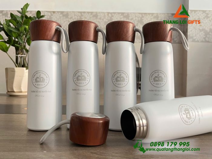 Bình Giữ Nhiệt Nắp Vân Gỗ Khắc Trường Tiểu Học Nguyễn Trãi