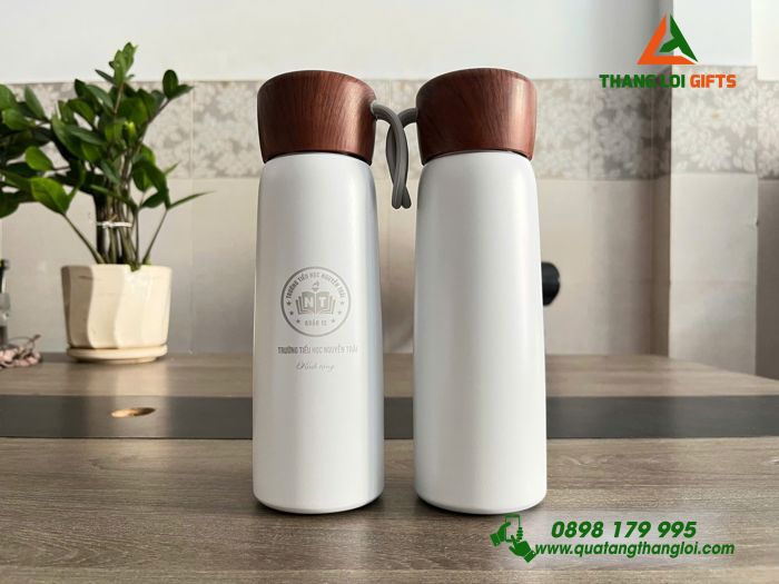 Bình Giữ Nhiệt Nắp Vân Gỗ Khắc Trường Tiểu Học Nguyễn Trãi