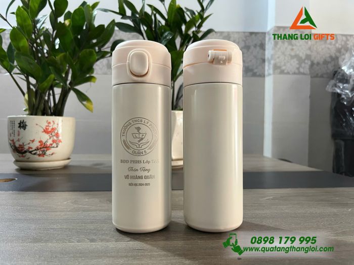 Bình Giữ Nhiệt Có Nút Bấm Khắc Tên Trường THCS Lý Phong Và Tên Theo Yêu Cầu