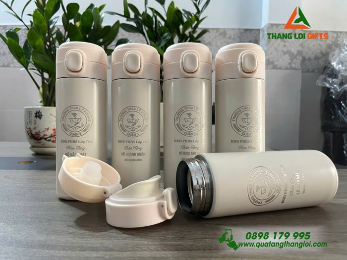 Bình Giữ Nhiệt Có Nút Bấm Khắc Tên Trường THCS Lý Phong Và Tên Theo Yêu Cầu