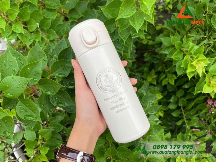 Bình Giữ Nhiệt Có Nút Bấm Khắc Tên Trường THCS Lý Phong Và Tên Theo Yêu Cầu