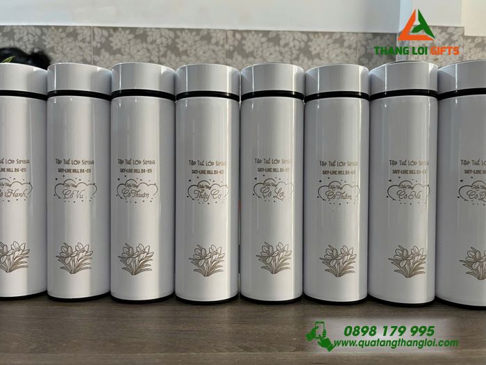 Bình Giữ Nhiệt Màu Trắng Khắc Tập Thể Lớp SIMBA Tri Ân Thầy Cô