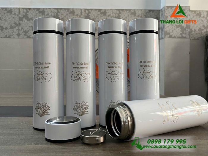 Bình Giữ Nhiệt Màu Trắng Khắc Tập Thể Lớp SIMBA Tri Ân Thầy Cô