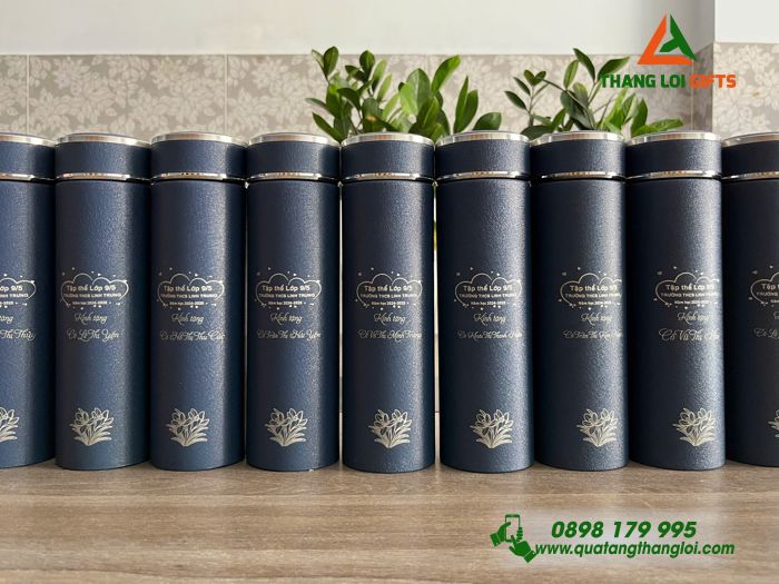Bình Giữ Nhiệt Nhám Màu Xanh Khắc Tên Và Trường THCS Linh Trung Làm Qùa Tri Ân