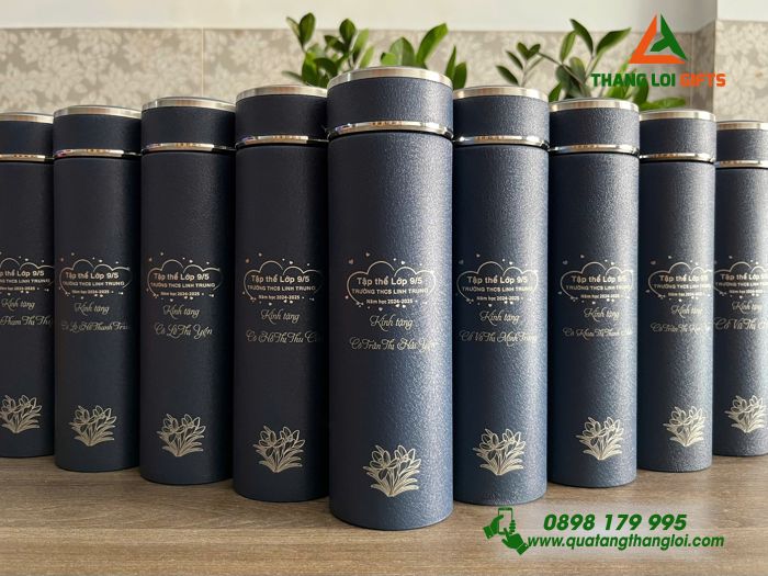 Bình Giữ Nhiệt Nhám Màu Xanh Khắc Tên Và Trường THCS Linh Trung Làm Qùa Tri Ân