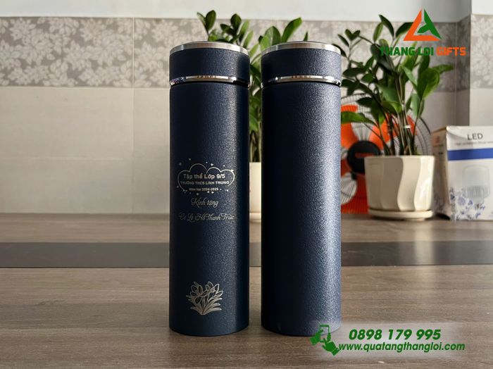 Bình Giữ Nhiệt Nhám Màu Xanh Khắc Tên Và Trường THCS Linh Trung Làm Qùa Tri Ân