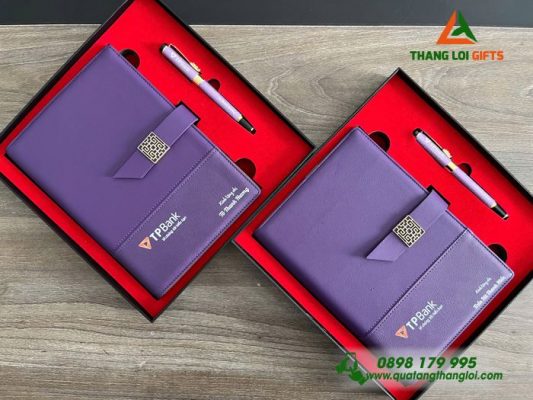 Bộ Qùa Tặng Sổ Tay + Bút Ký Màu Tím In Logo Ngân Hàng TP Bank Làm Qùa Tặng Cho Khách Hàng