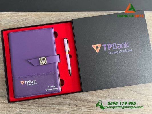 Bộ Qùa Tặng Sổ Tay + Bút Ký Màu Tím In Logo Ngân Hàng TP Bank Làm Qùa Tặng Cho Khách Hàng
