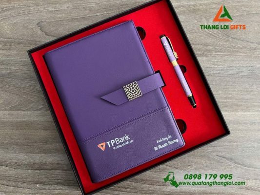 Bộ Qùa Tặng Sổ Tay + Bút Ký Màu Tím In Logo Ngân Hàng TP Bank Làm Qùa Tặng Cho Khách Hàng