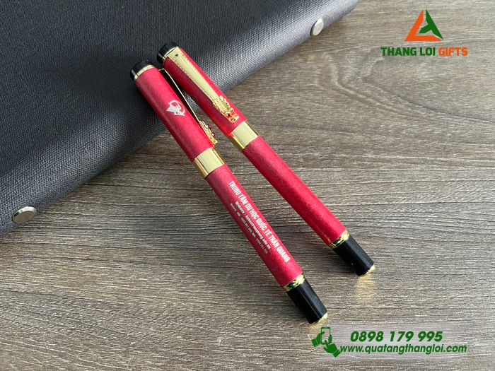 BÚT KÝ ĐẦU RỒNG MÀU ĐỎ KHẮC TÊN THEO YÊU CẦU