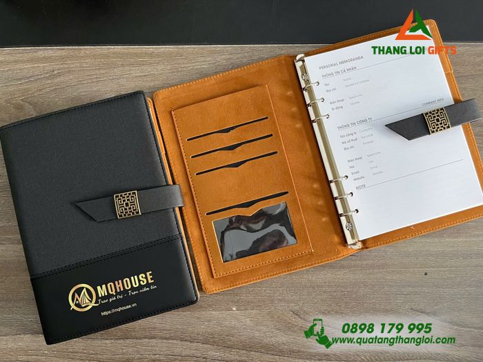 SỔ TAY GẬP 3 MÀU ĐEN IN LGOGO MQHOUSE LÀM QUÀ TẶNG DOANH NGHIỆP