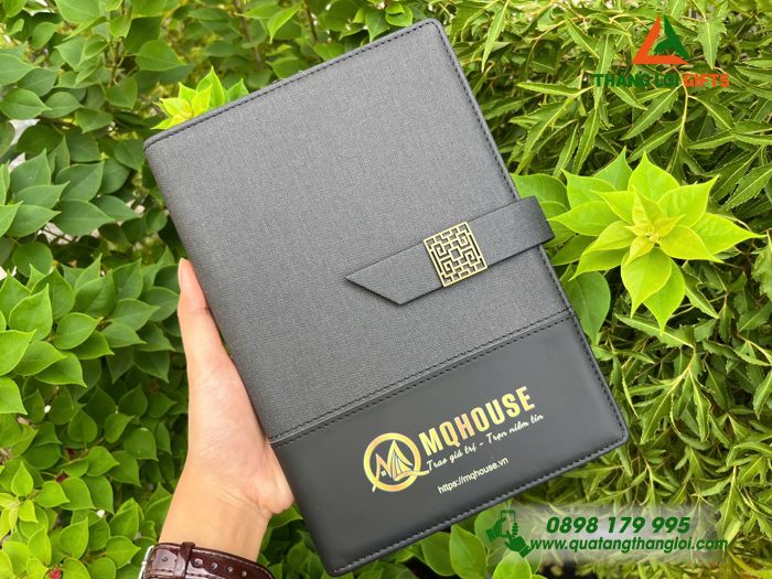 SỔ TAY GẬP 3 MÀU ĐEN IN LGOGO MQHOUSE LÀM QUÀ TẶNG DOANH NGHIỆP