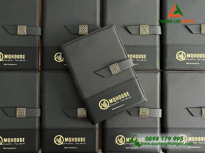 SỔ TAY GẬP 3 MÀU ĐEN IN LGOGO MQHOUSE LÀM QUÀ TẶNG DOANH NGHIỆP