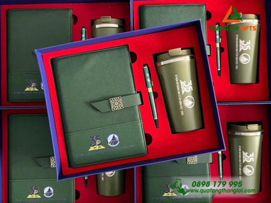 Bộ Quà Tặng (Sổ+ Ly+ Bút) Màu Xanh - In Khắc Logo Mừng Kỷ Niệm 35 Năm