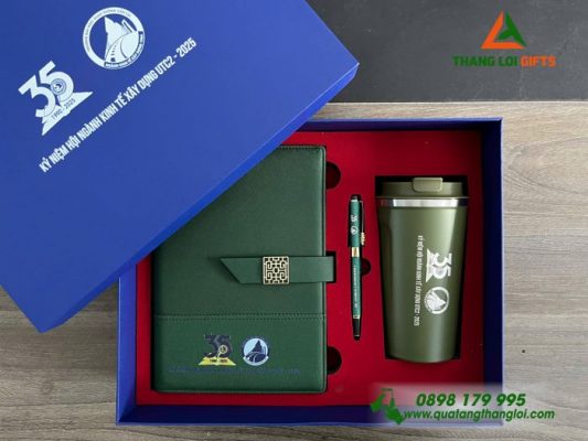 Bộ Quà Tặng (Sổ+ Ly+ Bút) Màu Xanh - In Khắc Logo Mừng Kỷ Niệm 35 Năm