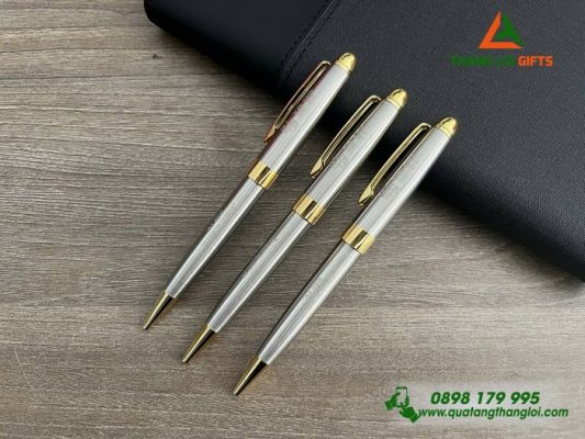 Bút Ký Kim Loại Xoay – Màu Bạc Khoen Vàng – Khắc Logo Kỷ Niệm 10 Năm Ra Trường