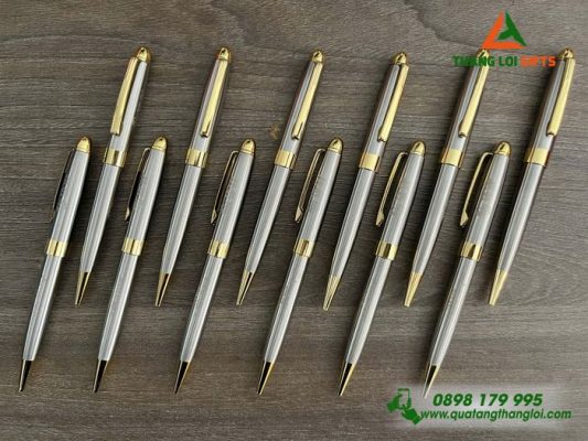 Bút Ký Kim Loại Xoay – Màu Bạc Khoen Vàng – Khắc Logo Kỷ Niệm 10 Năm Ra Trường