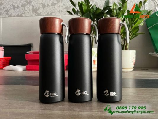 Bình Giữ Nhiệt Nắp Vân Gỗ – Khắc Logo Doanh Nghiệp IEG