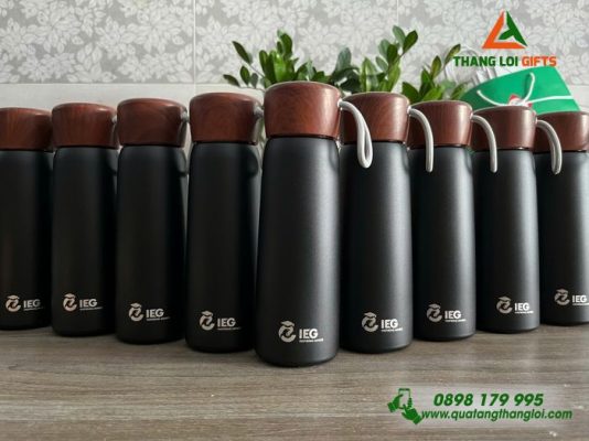 Bình Giữ Nhiệt Nắp Vân Gỗ – Khắc Logo Doanh Nghiệp IEG