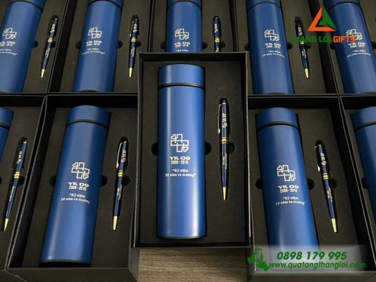 Set Quà Tặng (Bình+Bút) Màu Xanh – In Khắc Logo Kỷ Niệm 10 Năm Ra Trường