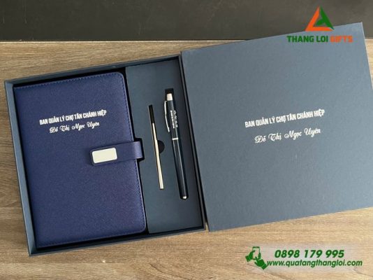 Set Quà Tặng (Sổ+ Bút) – In Khắc Tên Ban Quản Lý Chợ Tân Chánh Hiệp