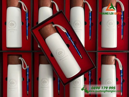 Bộ Quà Tặng (Bình+Bút) – Khắc Logo Trường Tiểu Học Nguyễn Trãi