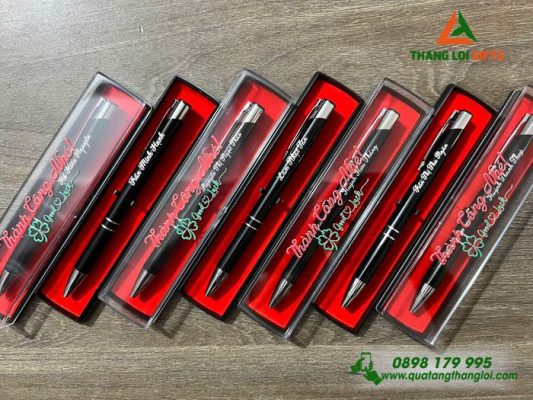Bút Bi Kim Loại – Màu Đen – Khắc Tên Làm Quà Tặng