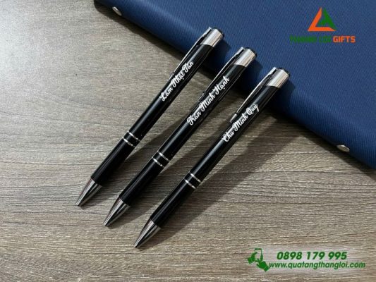 Bút Bi Kim Loại – Màu Đen – Khắc Tên Làm Quà Tặng