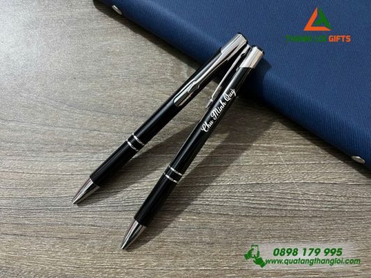 Bút Bi Kim Loại – Màu Đen – Khắc Tên Làm Quà Tặng